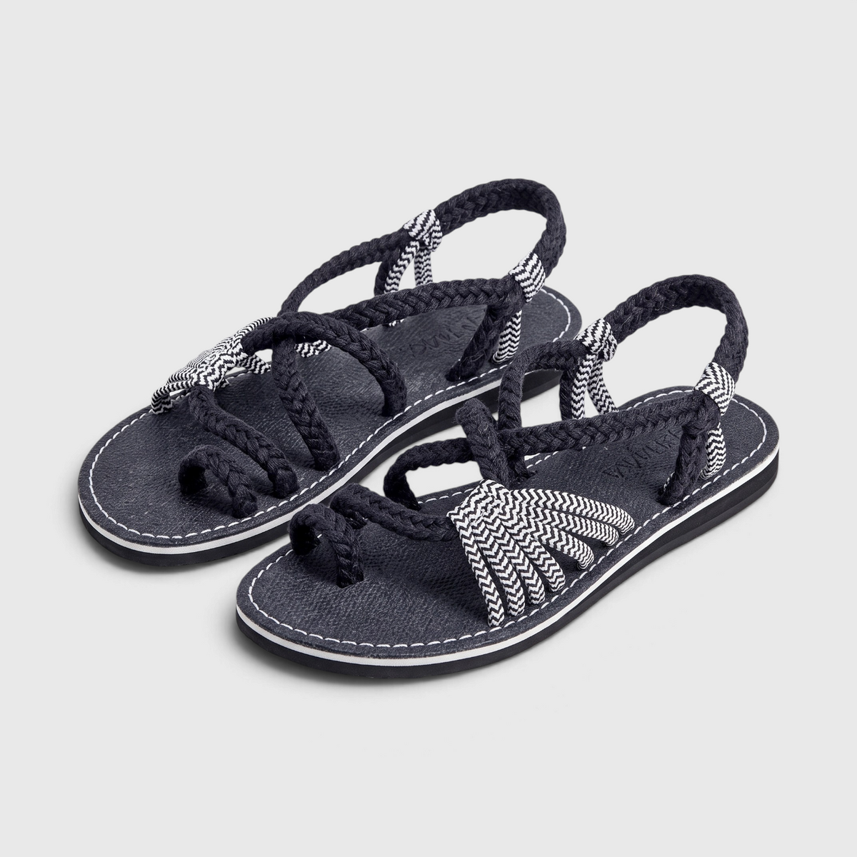 Sandales Plates Tressées Bohème pour Femme – Nu-Pieds d'Été Confortables & Respirants
