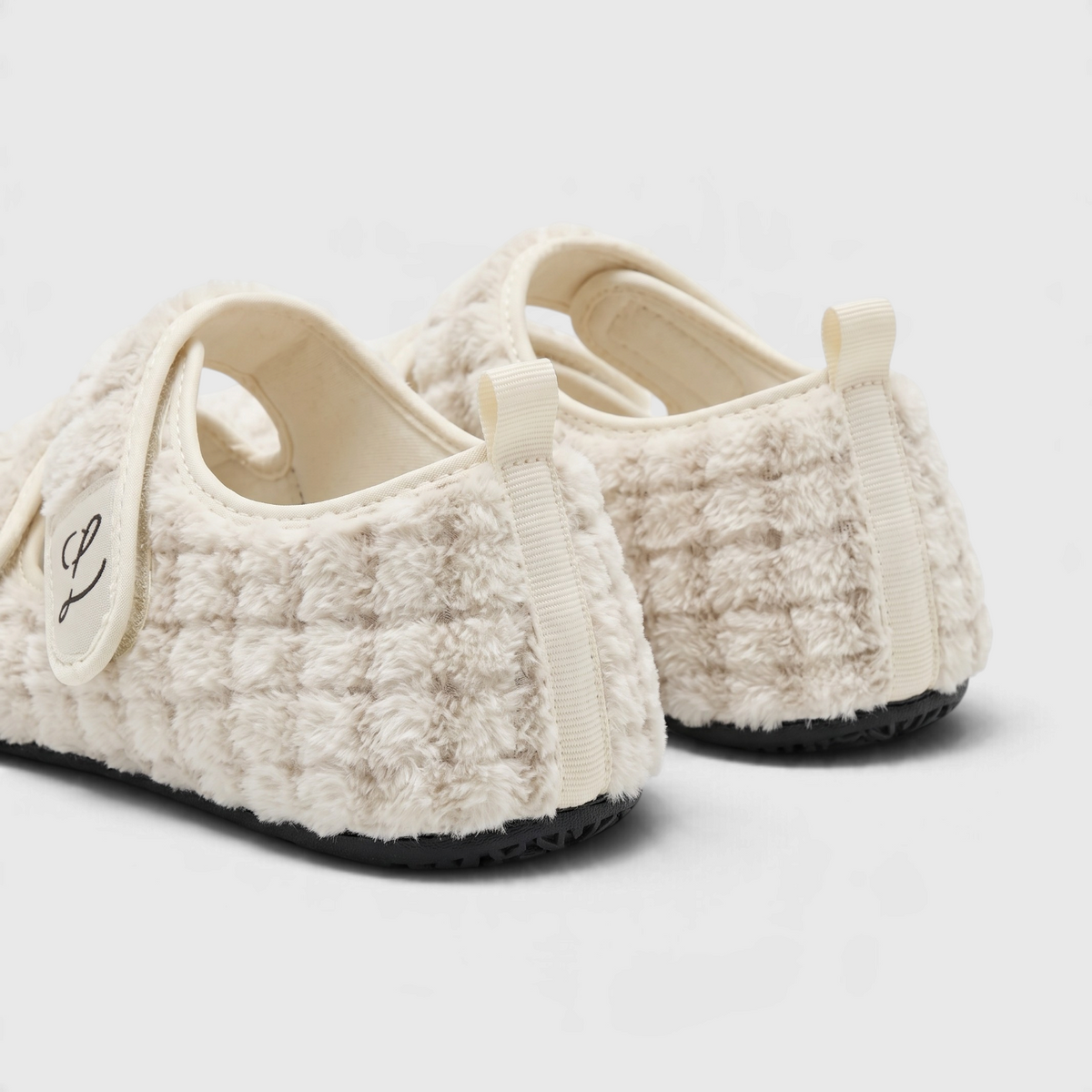 Chaussons Larges Toutes Saisons à Double Bride & Semelle Souple Antidérapante – Confort Pieds Sensibles