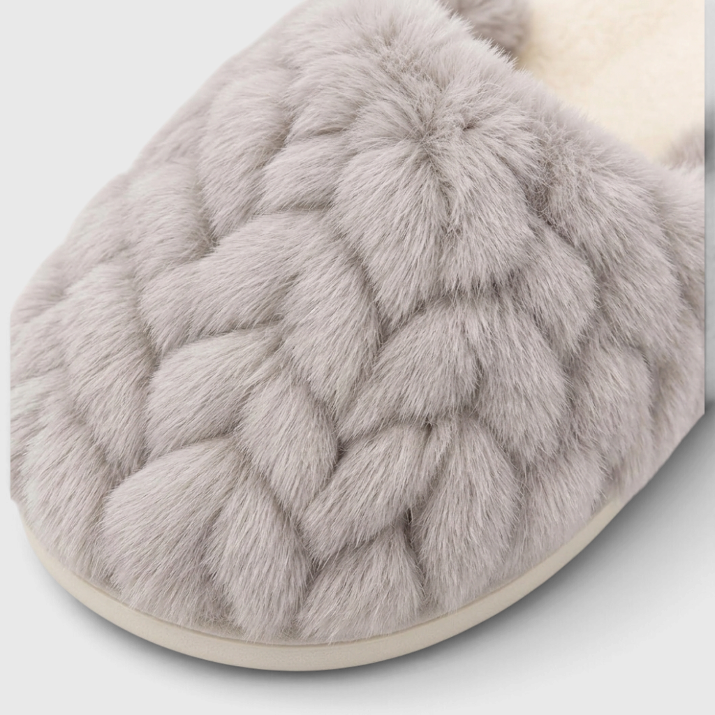 Chaussons Mules en Fausse Fourrure Pelucheuse Tressée – Douceur, Chaleur & Confort Maison Femme