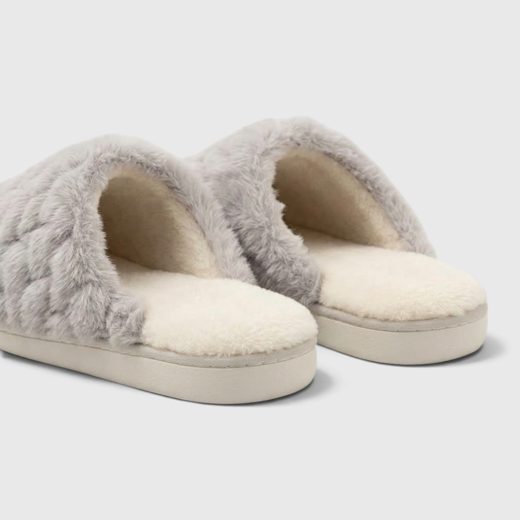 Chaussons Mules en Fausse Fourrure Pelucheuse Tressée – Douceur, Chaleur & Confort Maison Femme