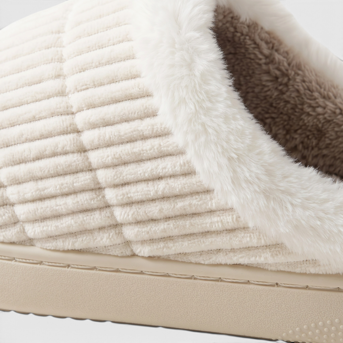 Chaussons Mules en Velours Côtelé Matelassé & Col Fourré – Chaleur, Douceur & Confort Maison Mixte