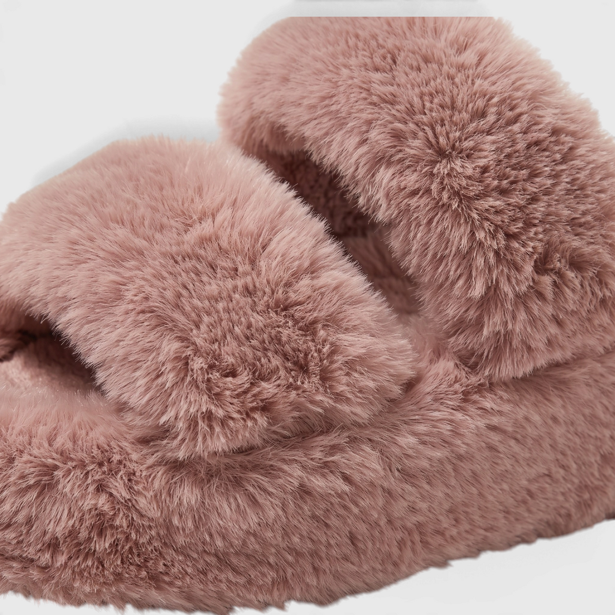 Claquettes Mules Plateforme en Fausse Fourrure Pelucheuse à Double Bride – Douceur, Moelleux & Maison Femme