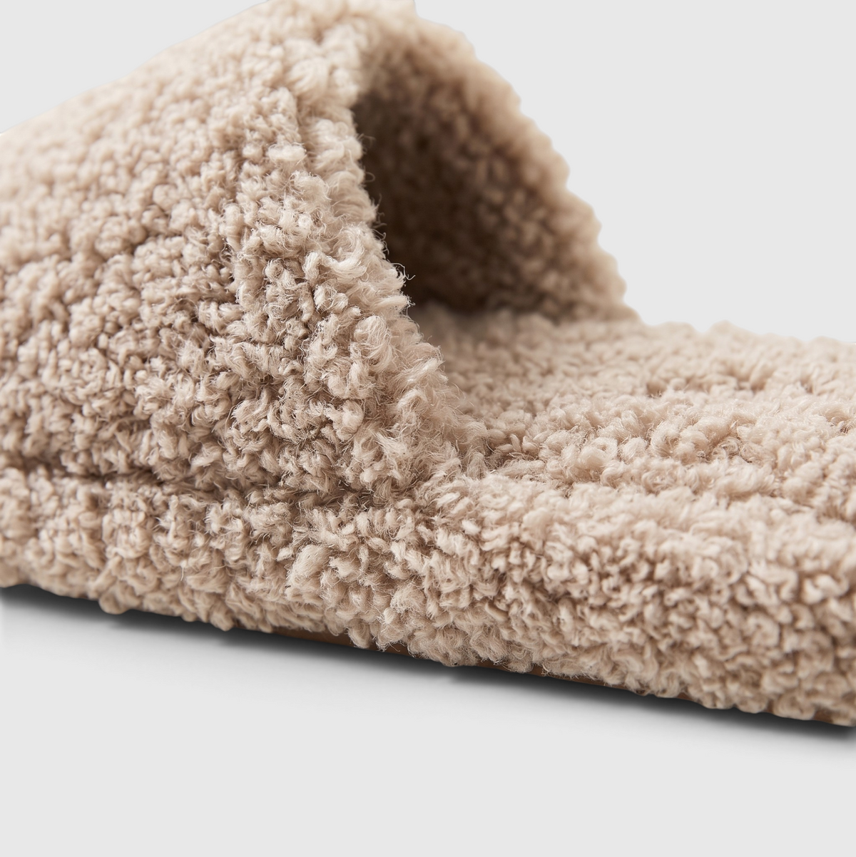 Claquettes femme en polaire bouclée – Mules d'intérieur douces et confortables à bout ouvert