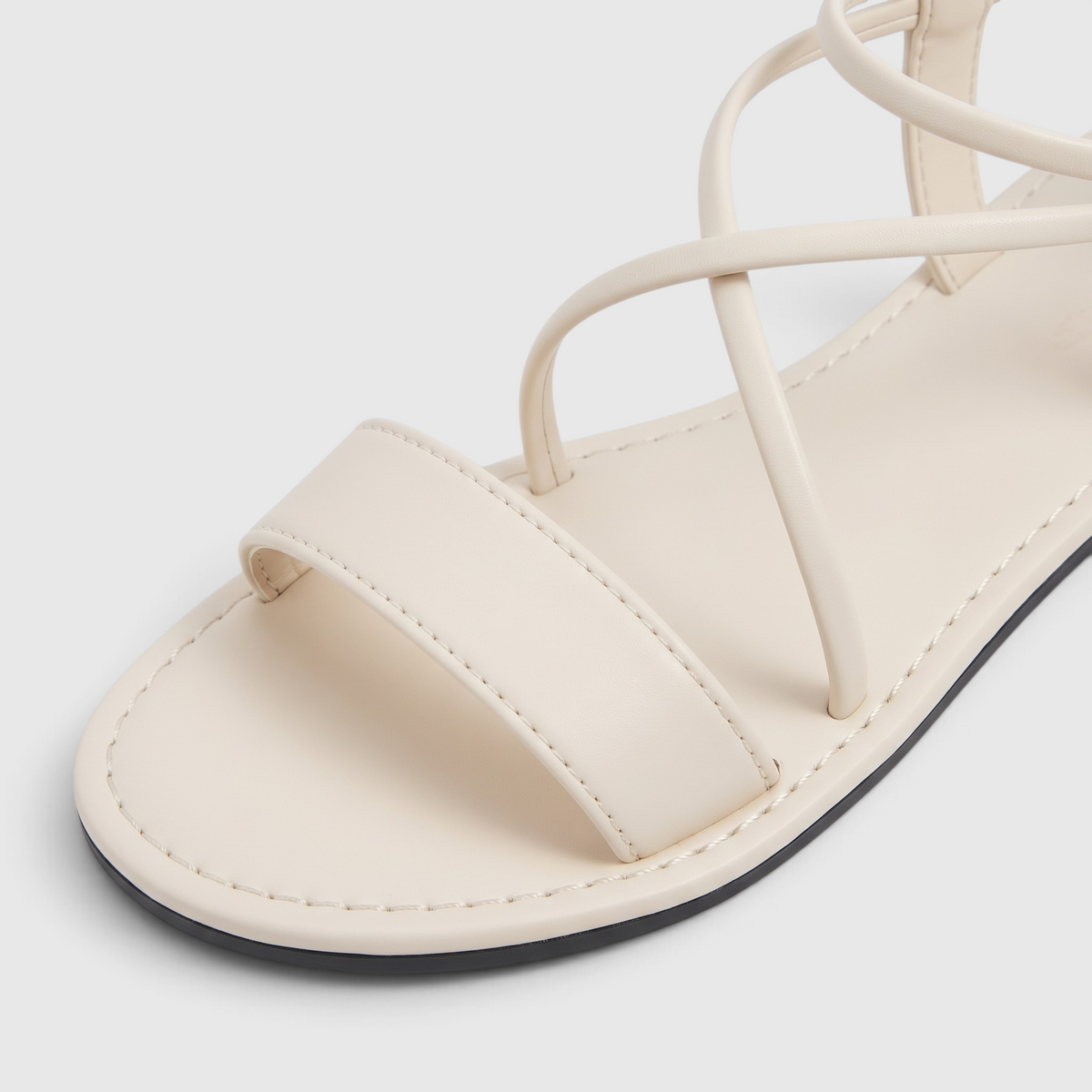 Sandales plates femme à brides croisées et élastique arrière – Nu-pieds d'été souples, légers et confortables pour plage et vacances