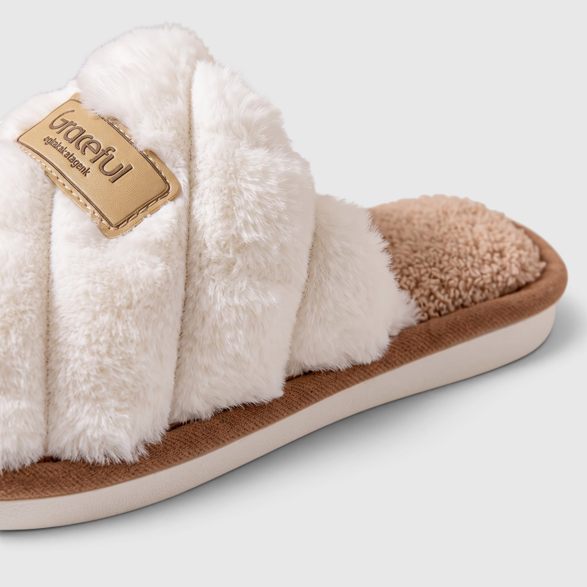 Chaussons femme en peluche texturée – Mules douces et confortables à semelle bicolore