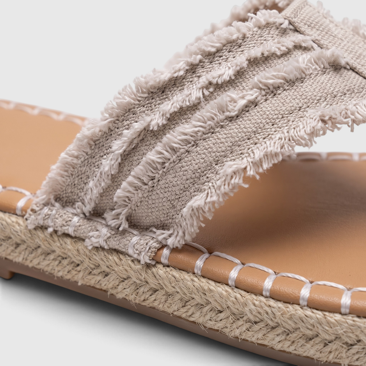 Tongs femme en jean à brides effilochées semelle espadrille – Sandales plates d'été confortables en toile et corde de jute pour plage et vacances