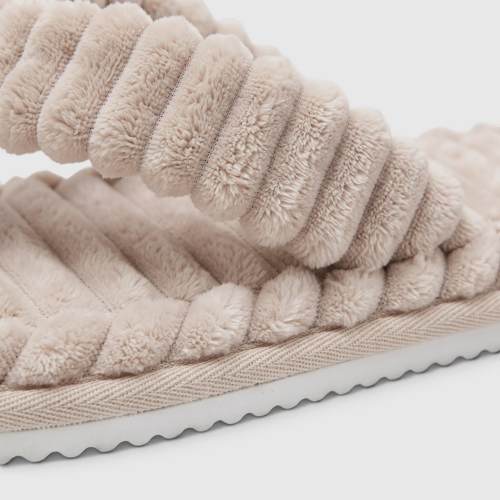 Chaussons tongs femme en fausse fourrure pelucheuse côtelée – Pantoufles d'intérieur douces, chaudes et confortables à semelle antidérapante pour chambre et maison