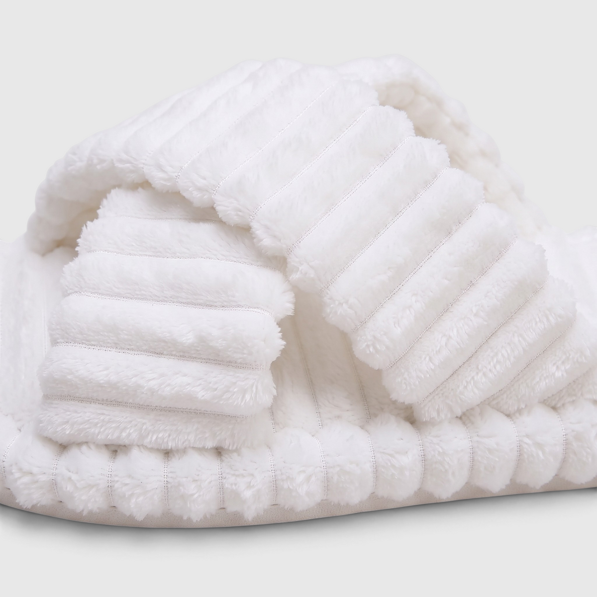 Chaussons Croisés en Velours Côtelé Femme & Homme – Pantoufles Douces et Chaudes à Semelle Plate