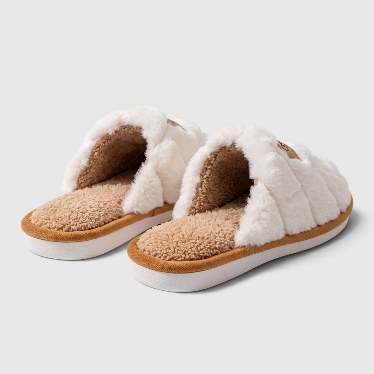 Chaussons femme en peluche texturée – Mules douces et confortables à semelle bicolore