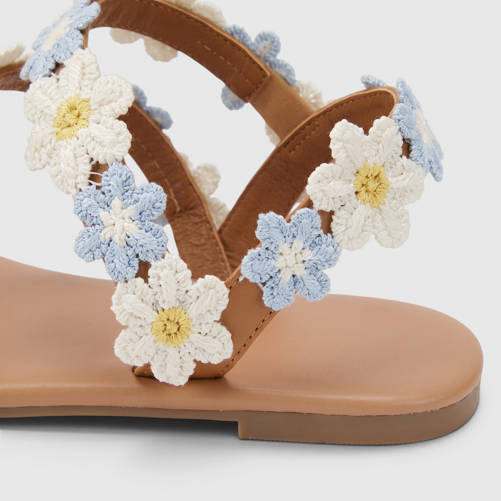 Sandales plates bohème fleuries pour mariage à la plage – Nu-pieds chics à marguerites brodées, confortables et légers pour invitée et cérémonie