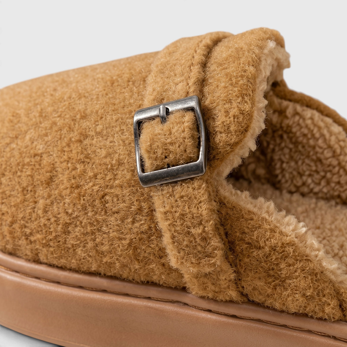 Mules Sabots d'Intérieur Compensées à Boucle en Feutrine Fourrée – Confort, Chaleur & Style Maison Femme