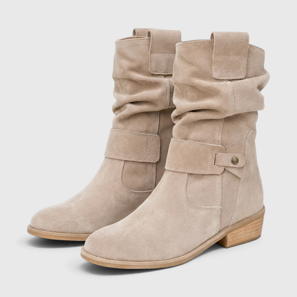 Bottines Slouchy Plissées en Suédine à Bride Rivetée & Petit Talon Bloc – Style Bohème Confort Femme