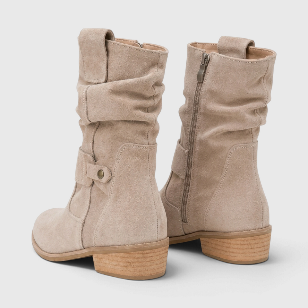 Bottines Slouchy Plissées en Suédine à Bride Rivetée & Petit Talon Bloc – Style Bohème Confort Femme